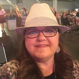 Meet your Posher, Laura